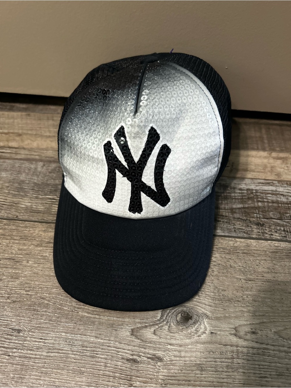 Nike New York Yankees sequin Trucker Hat baseball cap MLB